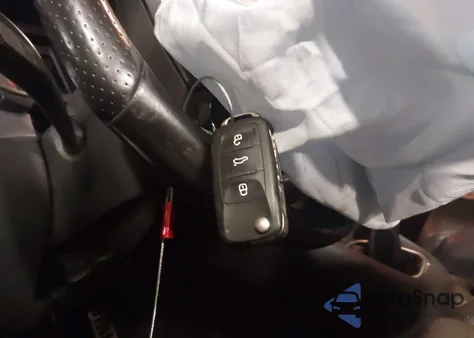 2013 Volkswagen Golf R 2-Door z USA, uszkodzony, nr VIN WVWRF7AJXDW007529